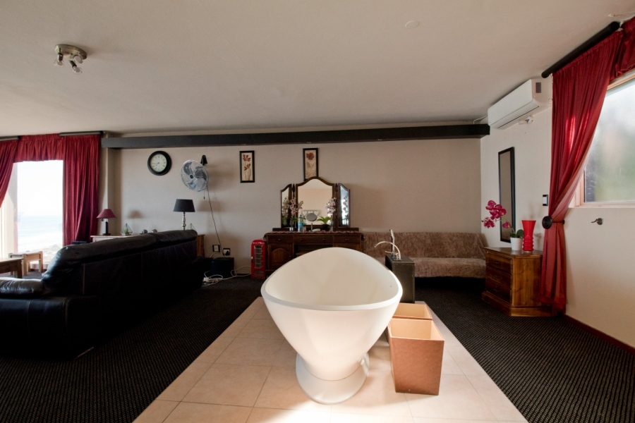 7 Bedroom Property for Sale in Outeniqua Strand Western Cape
